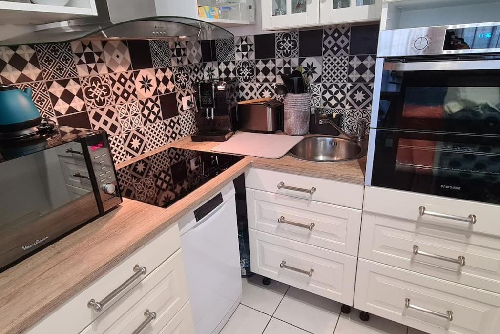 Charmant Logement Avec Jacuzzi Mantes-la-Jolie Exterior foto